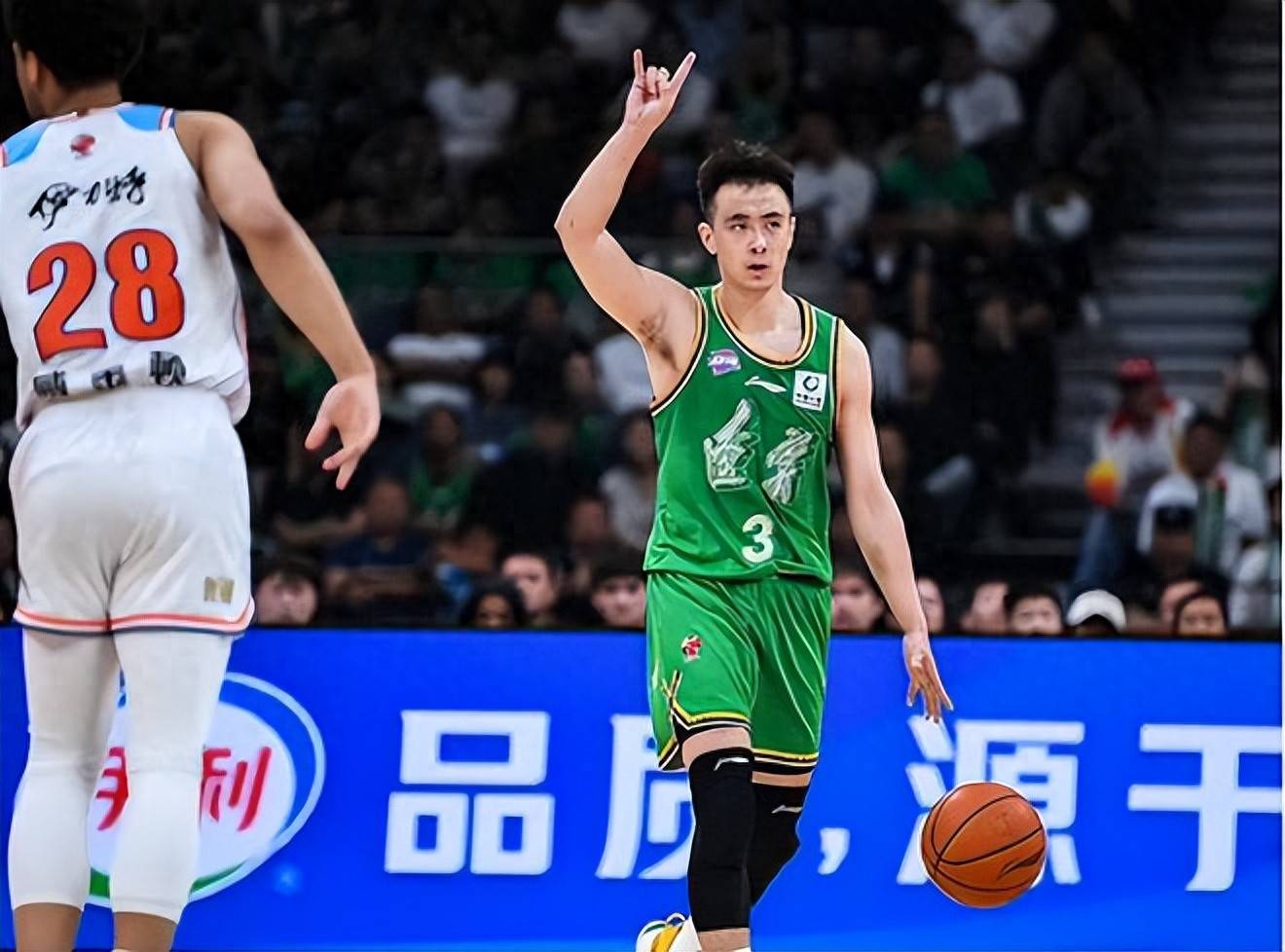 包含冲刺阶段体能课后，辽宁本钢官宣签约备战欧篮联，目标明确，团队化学反应显著的词条